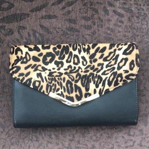 Aldo Clutch